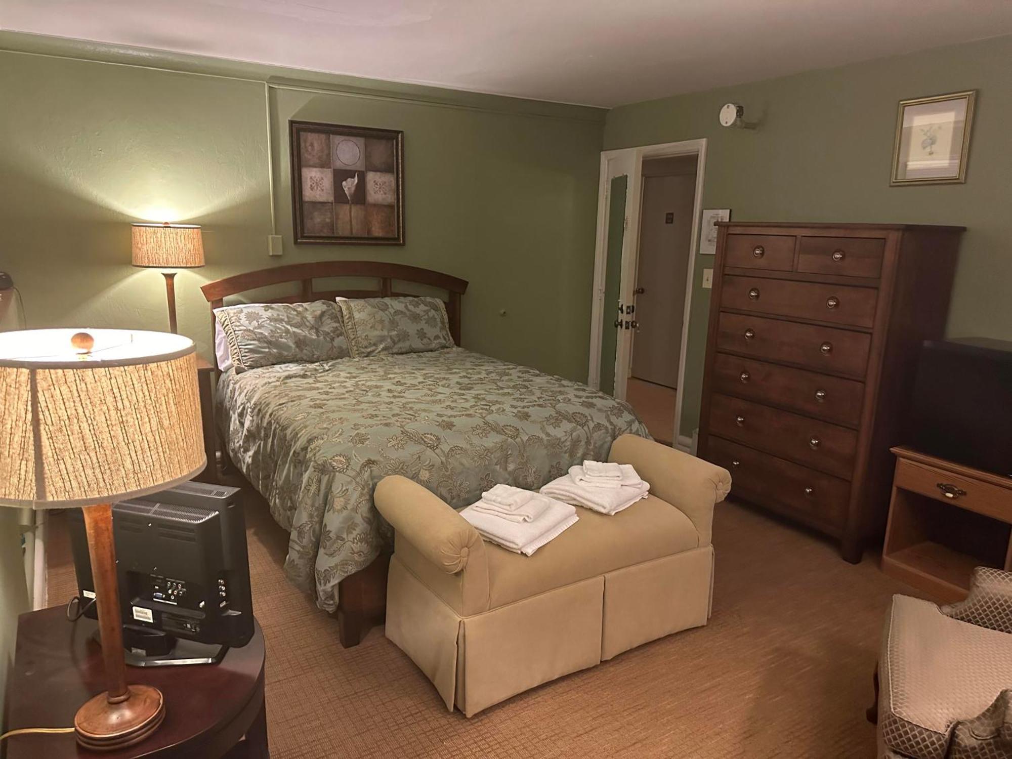The Oaks B&B Hotel And Spiritual Center ジェームズタウン エクステリア 写真